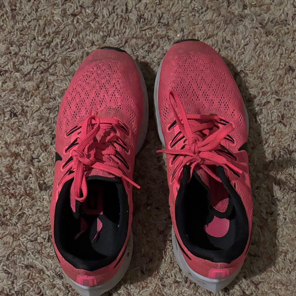 Nike Women's Pink Pegasus Running Shoes - Size 7.5